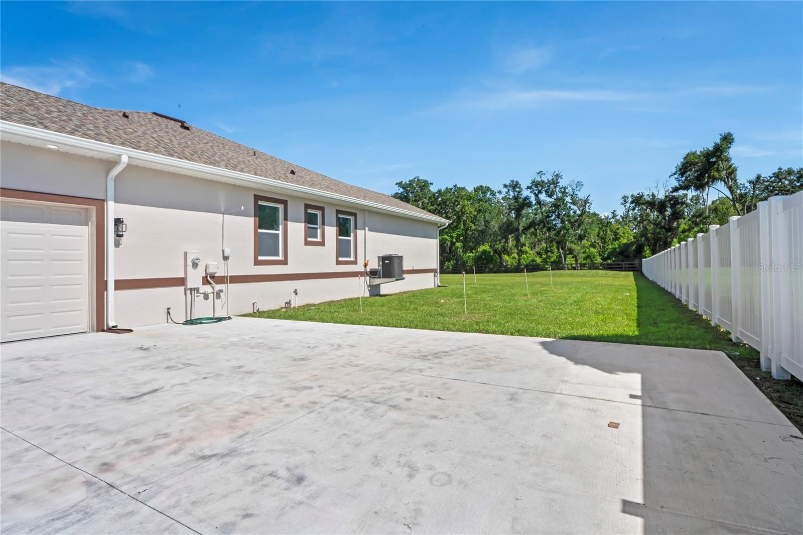 Listing photo id 77 for 14060 Sydney Road