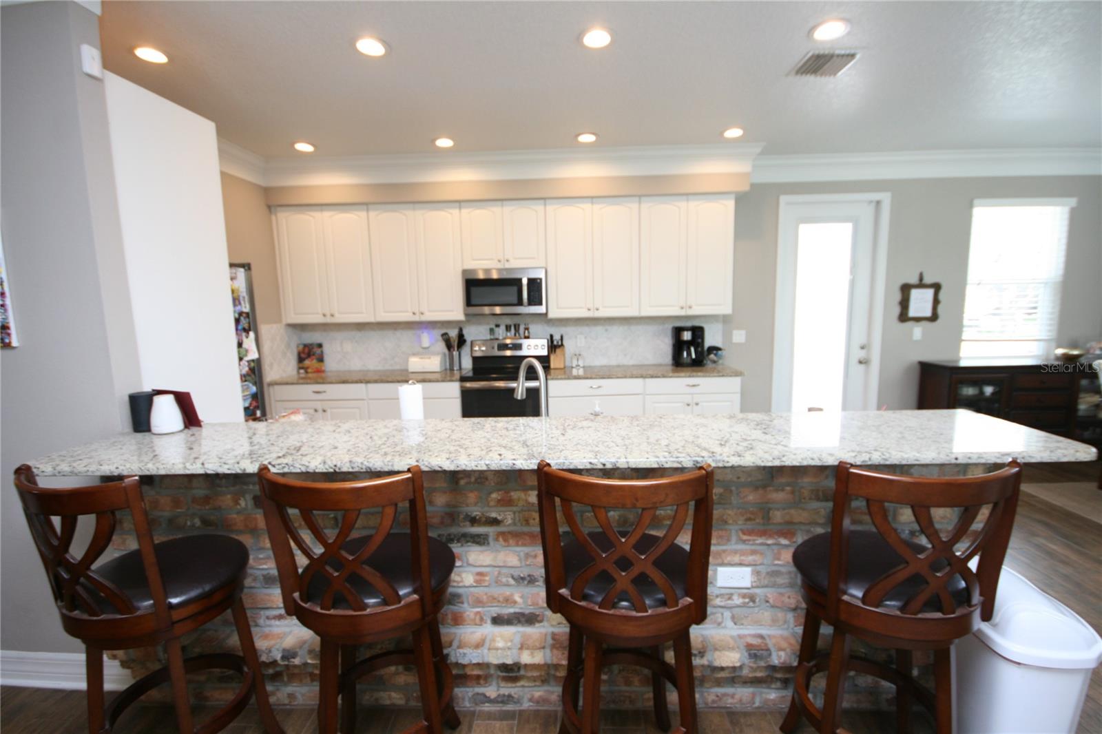 Listing photo id 13 for 3623 Omar Avenue