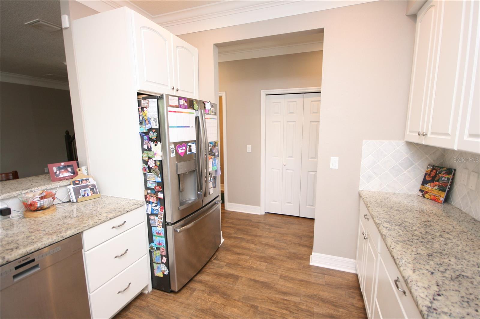 Listing photo id 14 for 3623 Omar Avenue