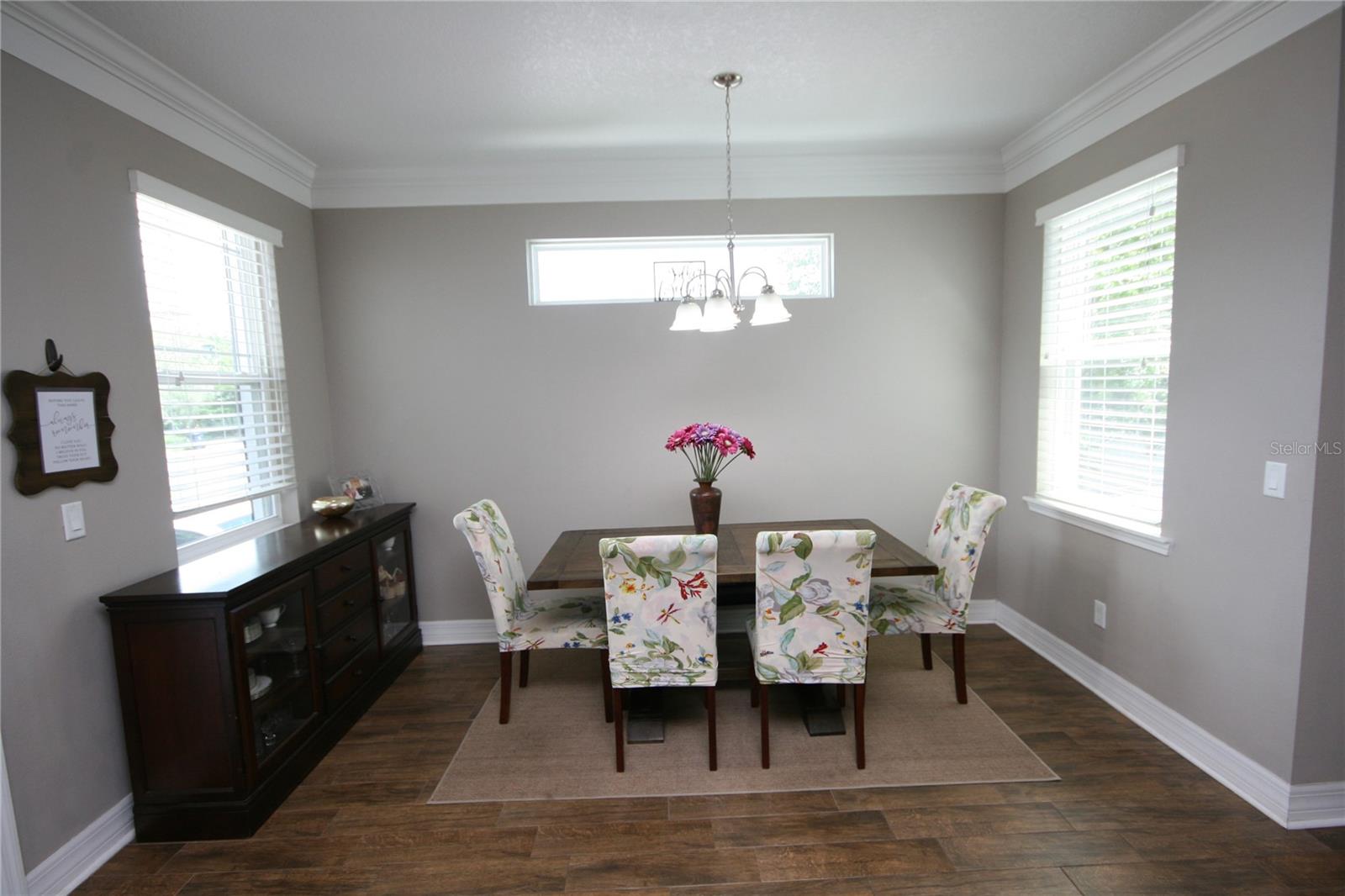 Listing photo id 15 for 3623 Omar Avenue