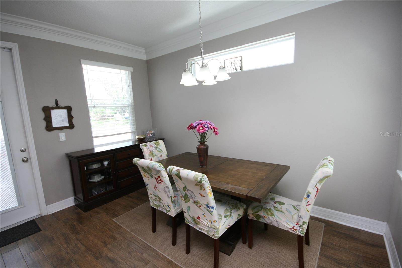 Listing photo id 16 for 3623 Omar Avenue