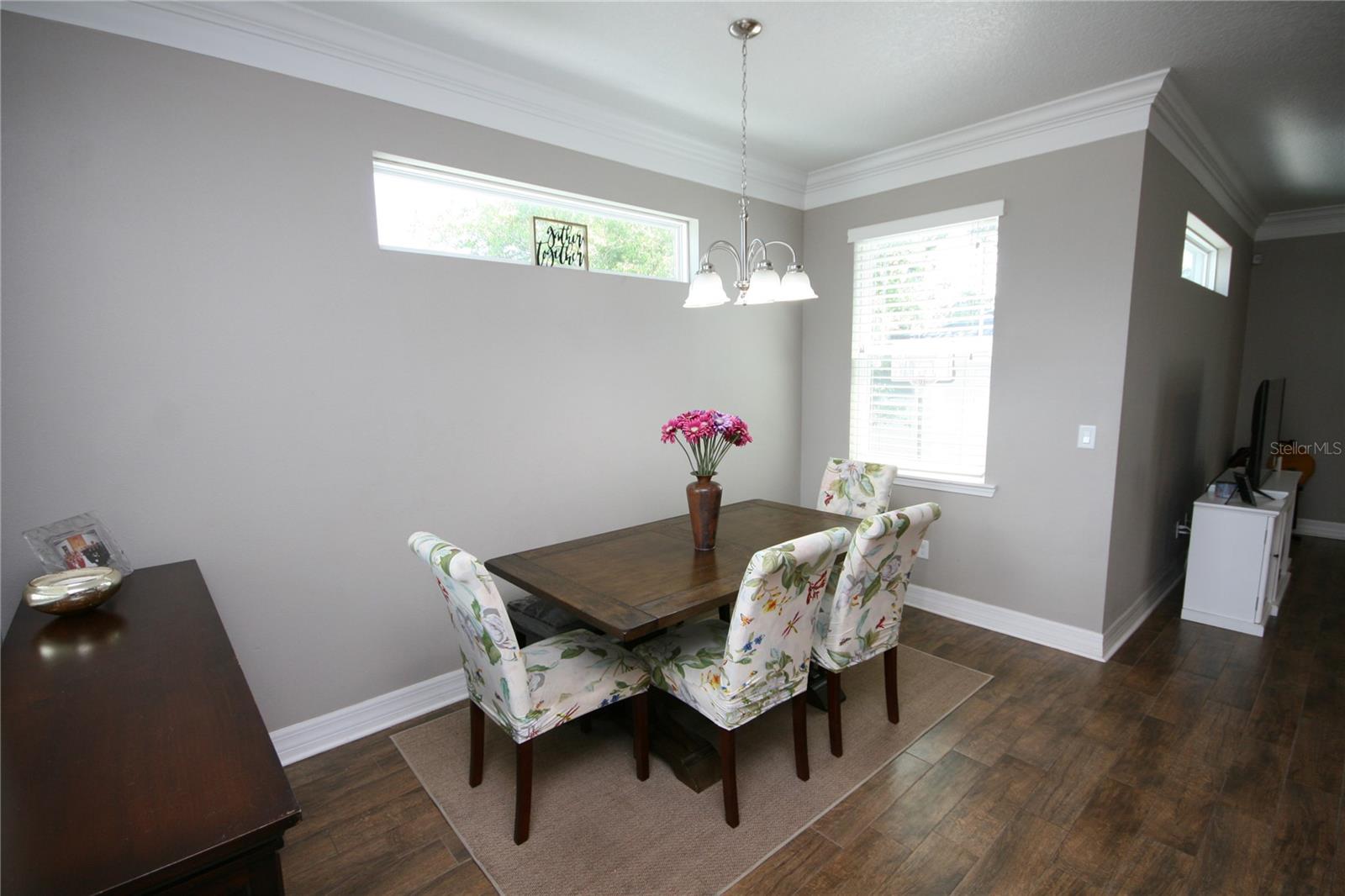 Listing photo id 17 for 3623 Omar Avenue