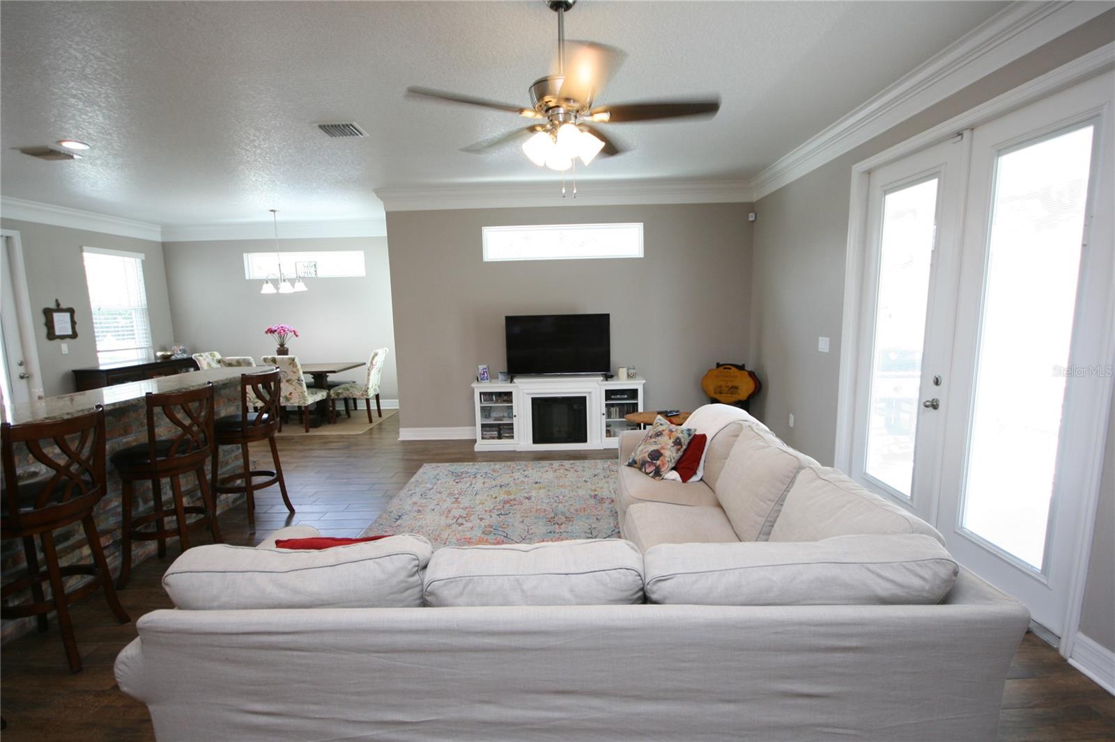 Listing photo id 20 for 3623 Omar Avenue