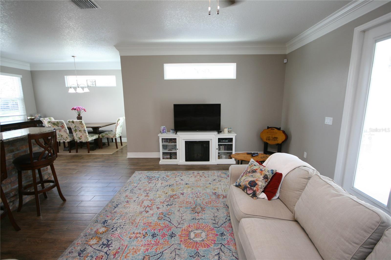 Listing photo id 21 for 3623 Omar Avenue