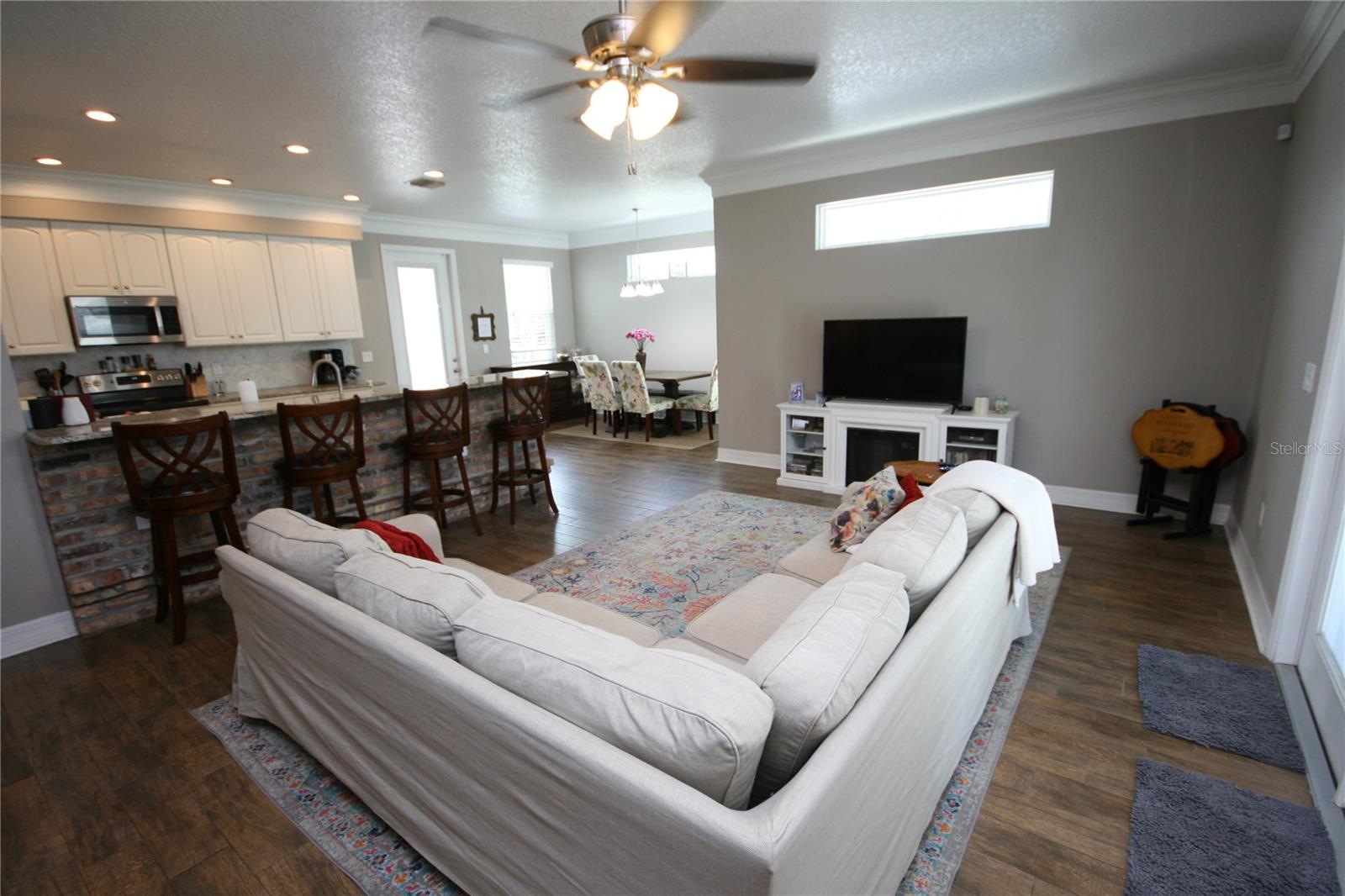 Listing photo id 22 for 3623 Omar Avenue