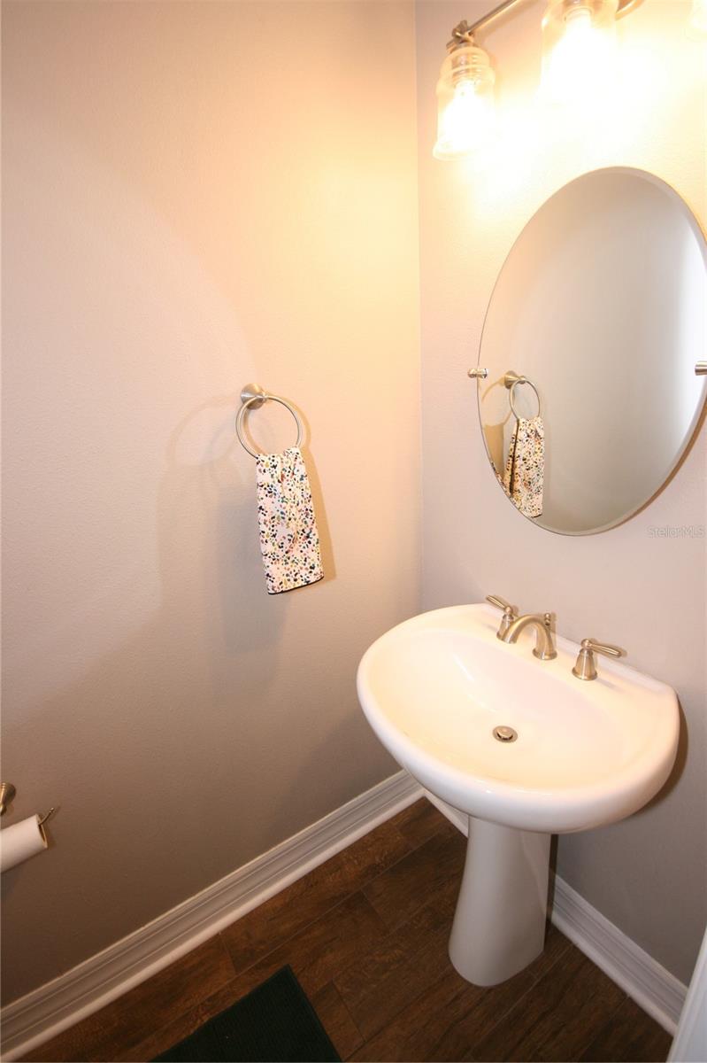Listing photo id 24 for 3623 Omar Avenue