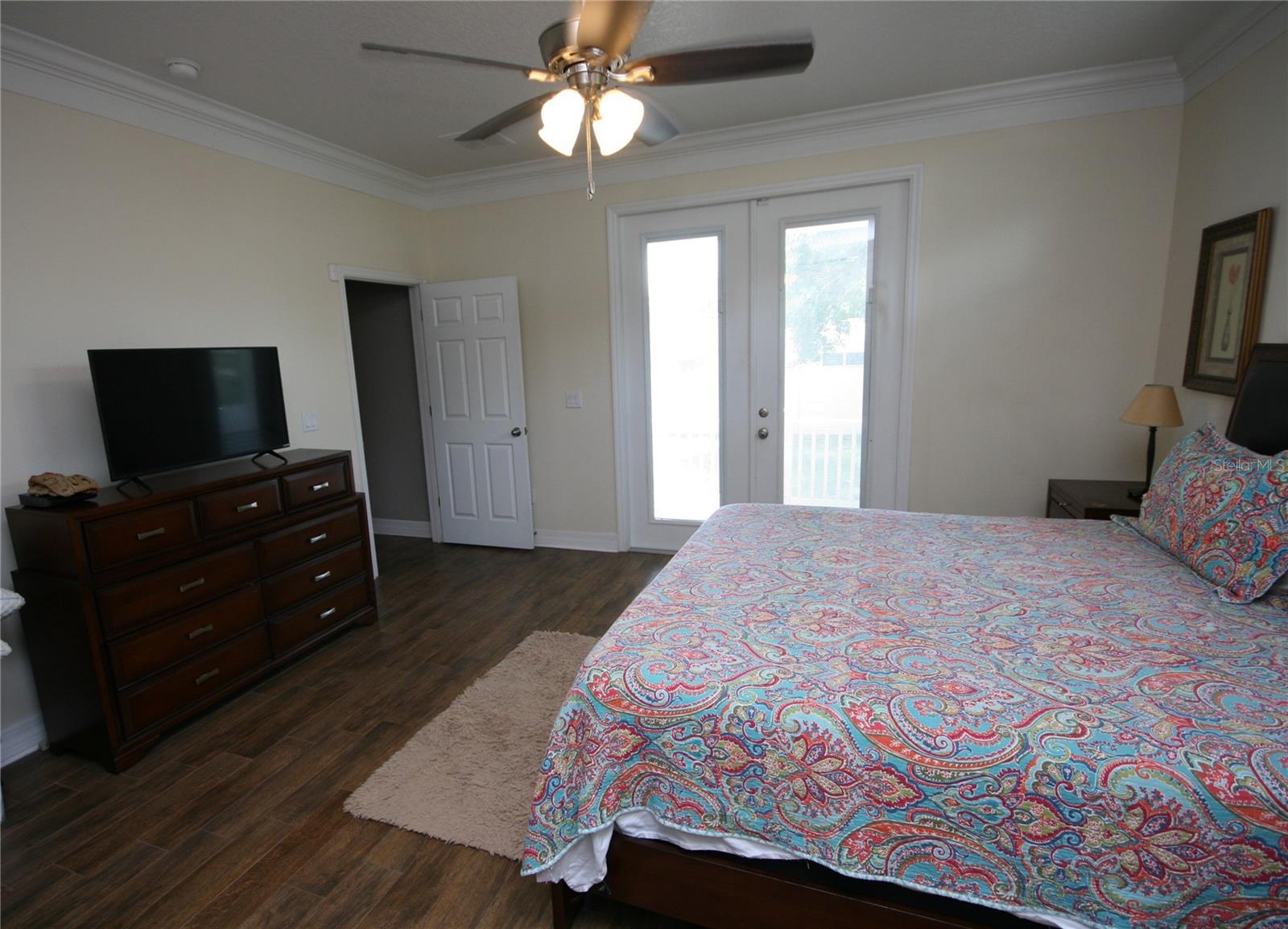 Listing photo id 28 for 3623 Omar Avenue