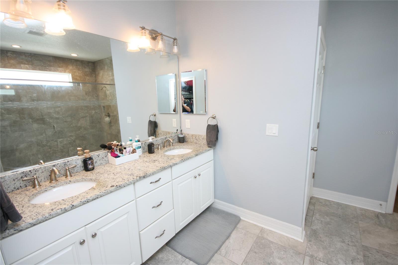 Listing photo id 32 for 3623 Omar Avenue