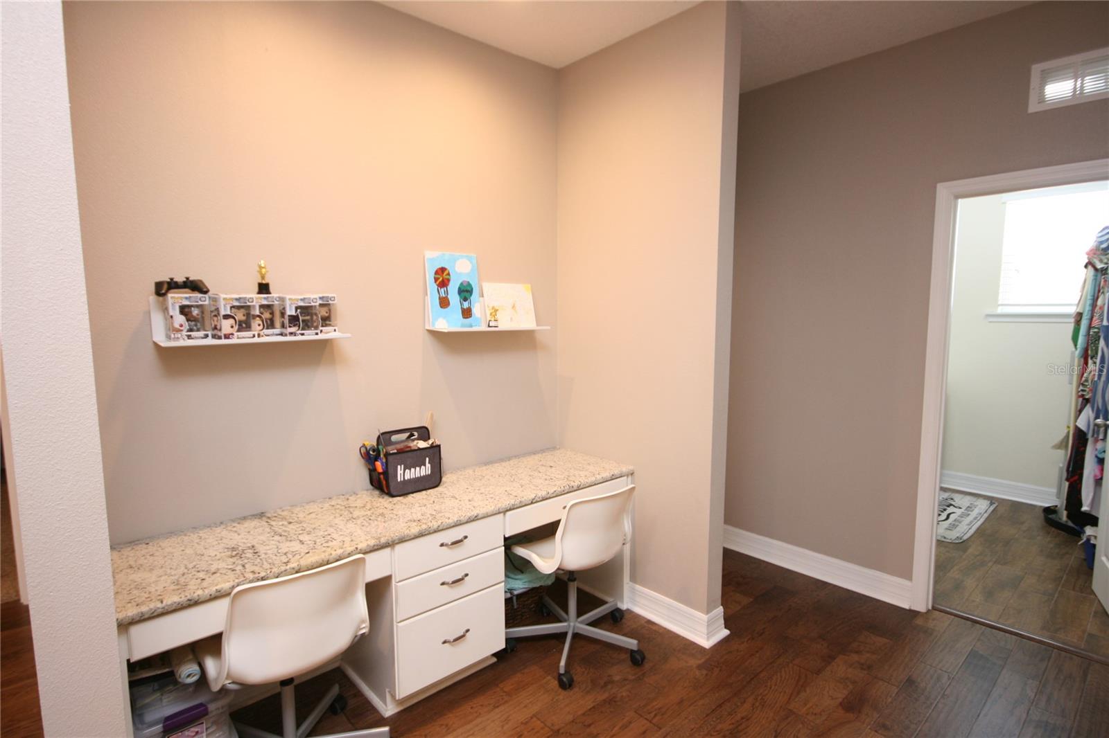 Listing photo id 39 for 3623 Omar Avenue