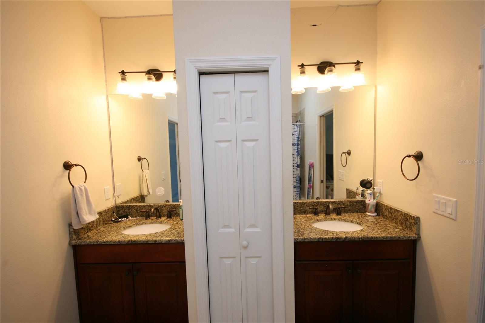 Listing photo id 48 for 3623 Omar Avenue