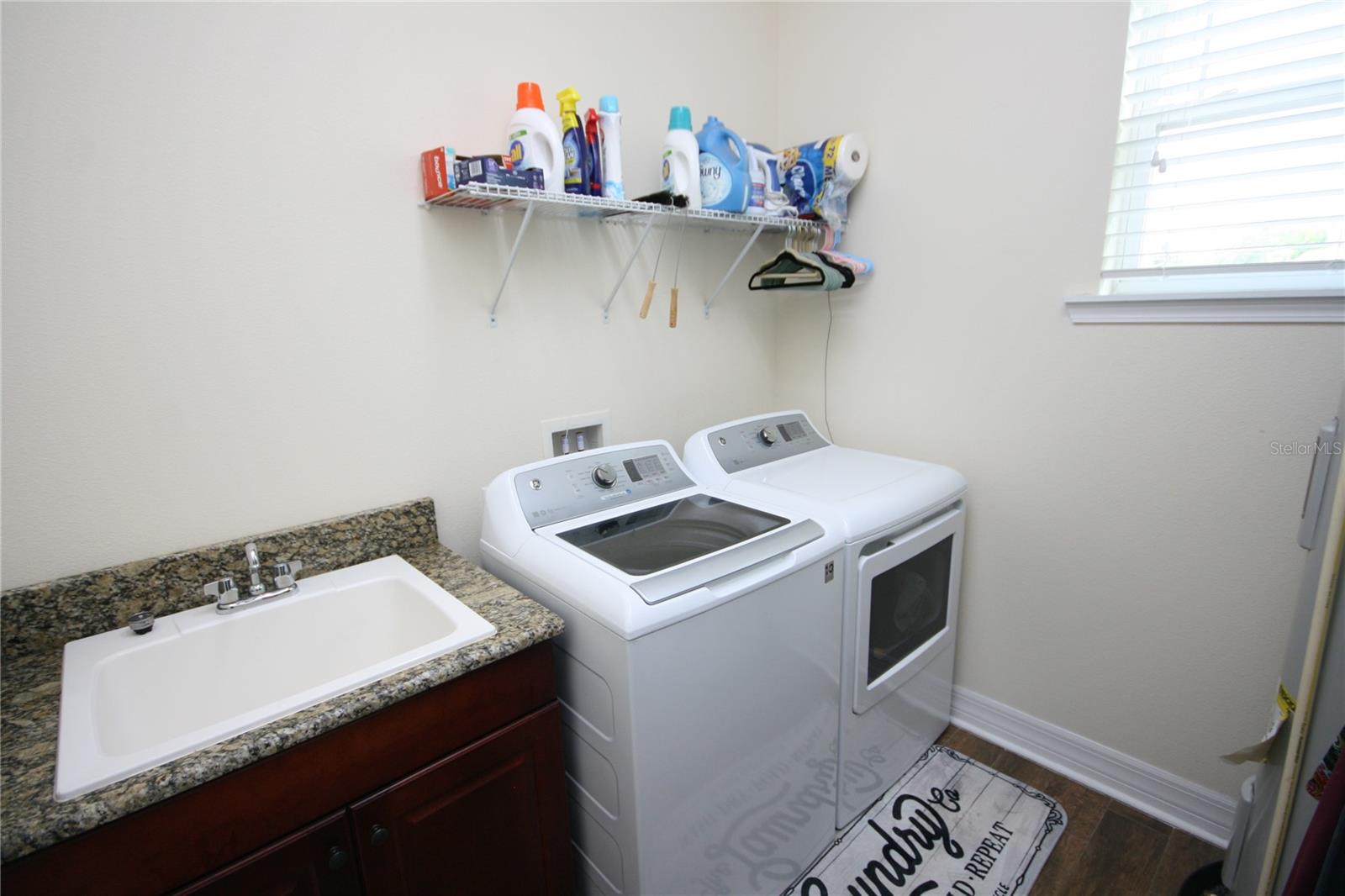 Listing photo id 58 for 3623 Omar Avenue