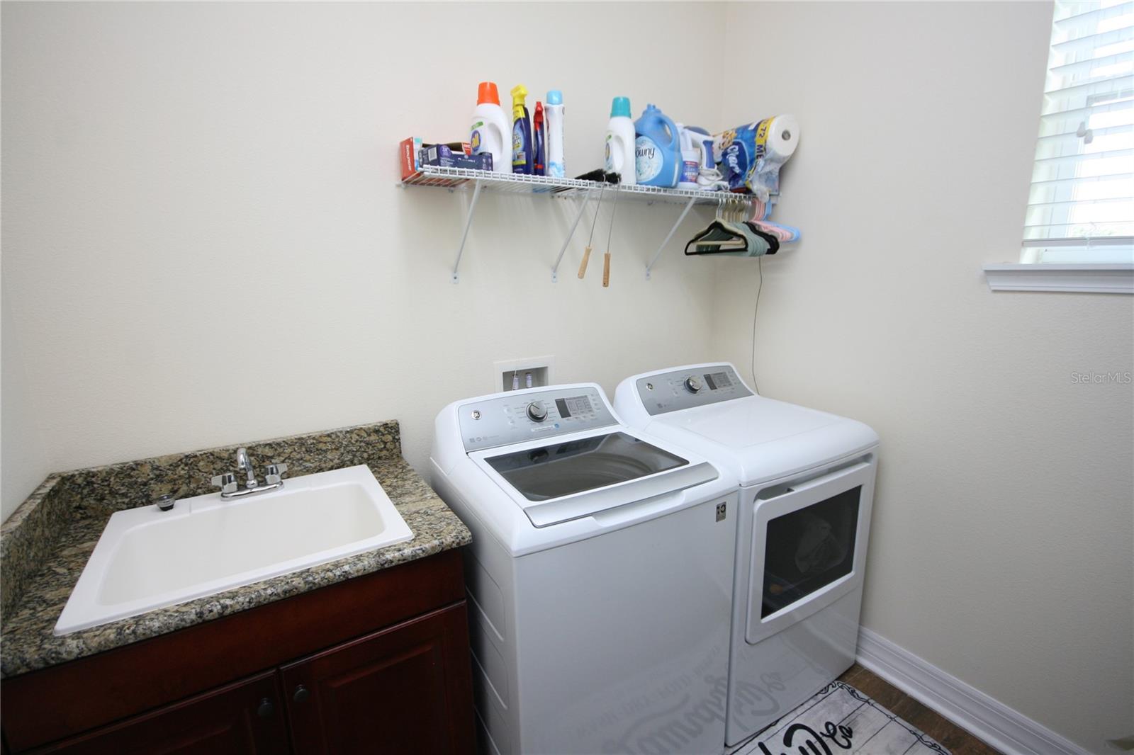 Listing photo id 59 for 3623 Omar Avenue