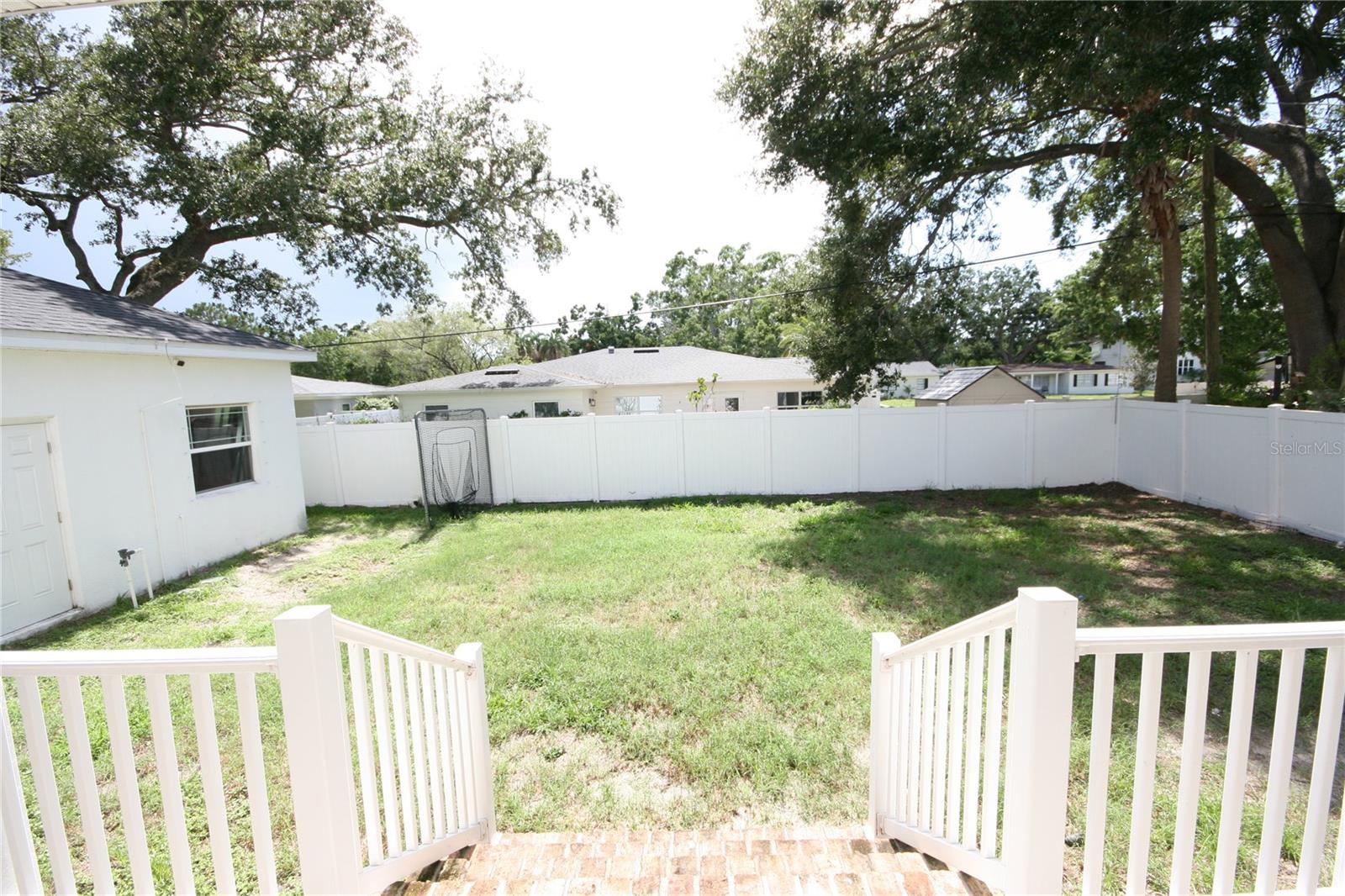 Listing photo id 64 for 3623 Omar Avenue