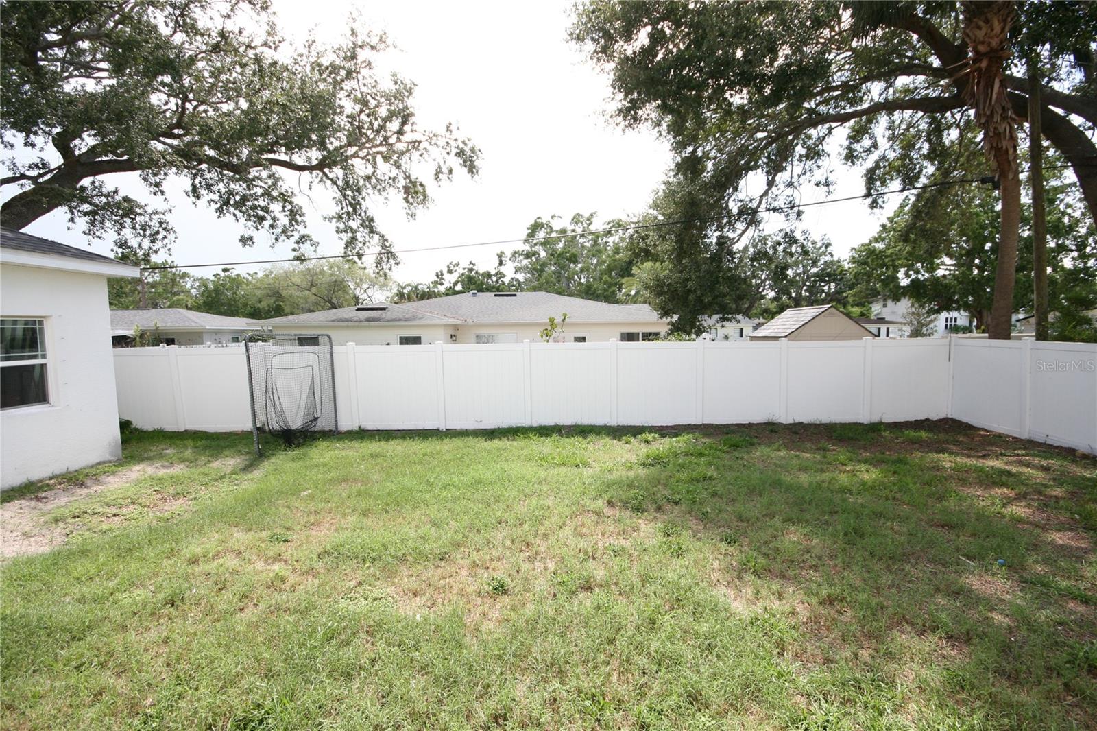 Listing photo id 65 for 3623 Omar Avenue