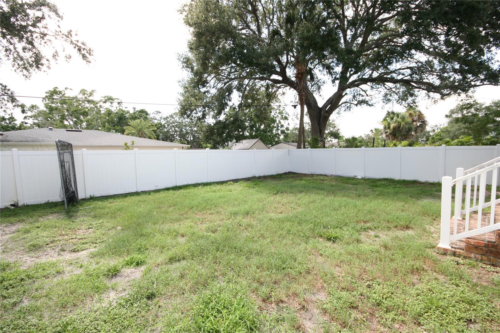 Listing photo id 67 for 3623 Omar Avenue