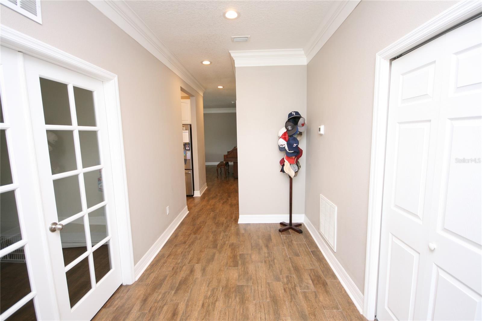Listing photo id 7 for 3623 Omar Avenue