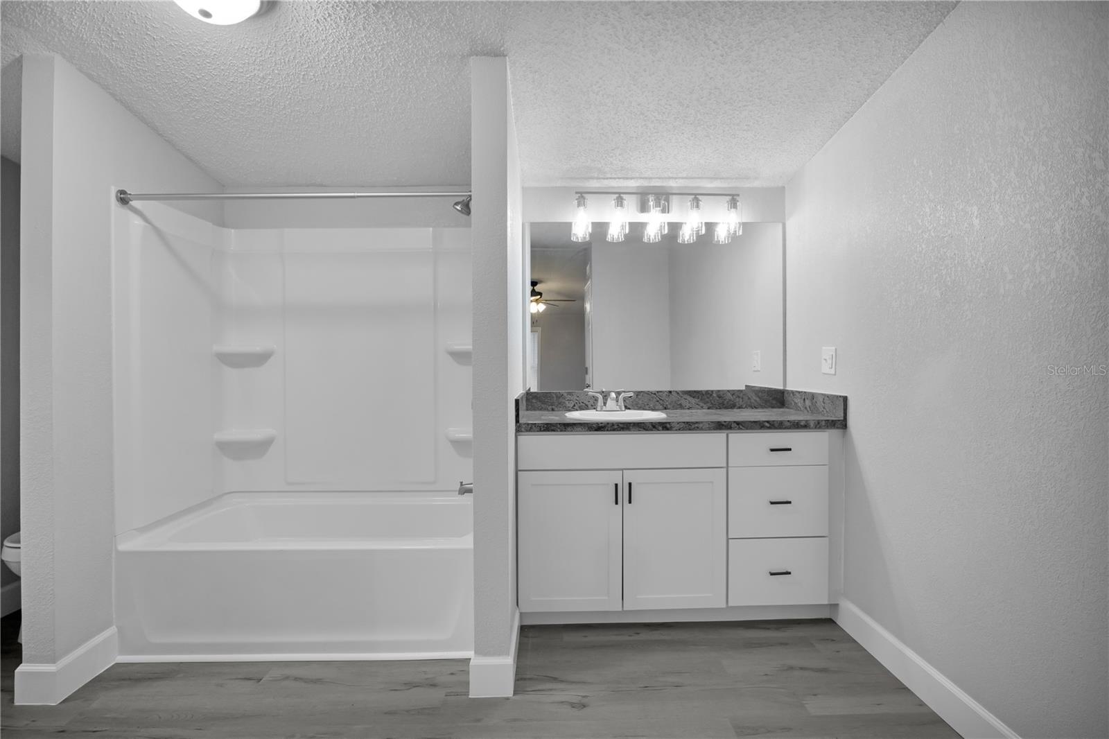 Image 20 of 22 For 10526 Bay Hills Circle