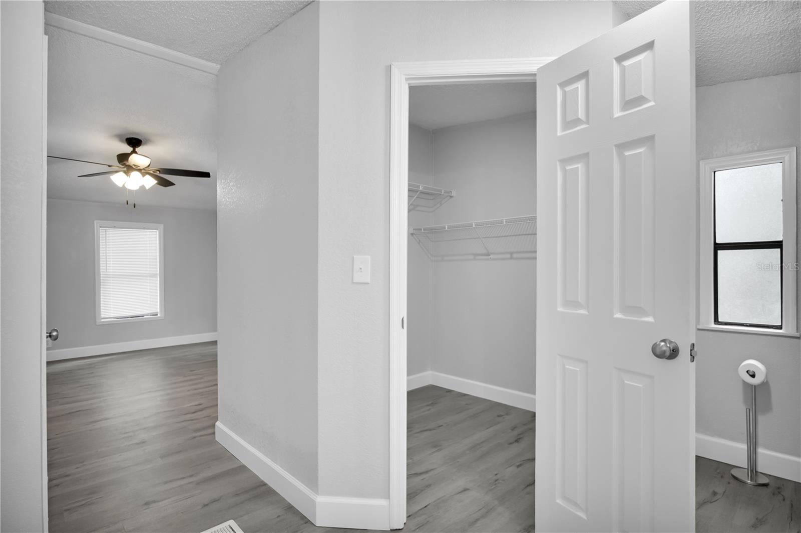 Image 21 of 22 For 10526 Bay Hills Circle