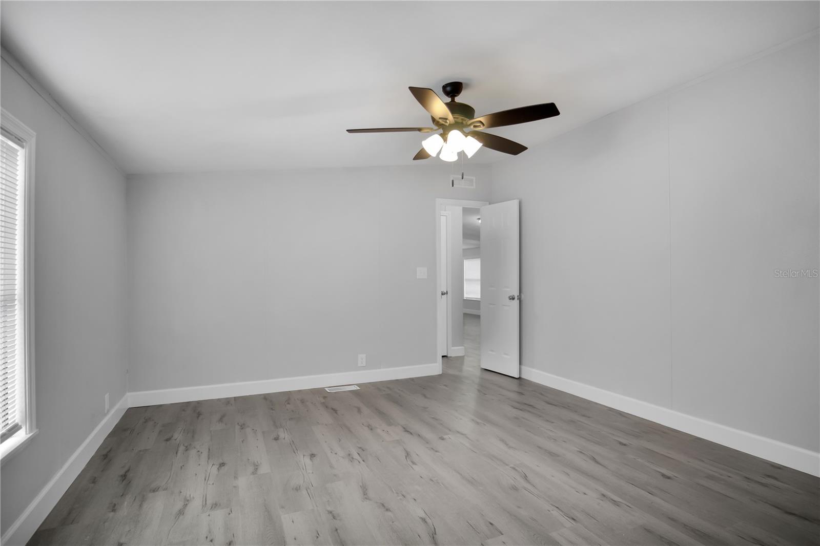 Image 8 of 22 For 10526 Bay Hills Circle