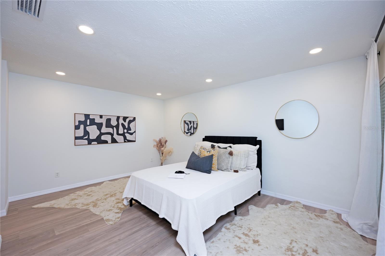 Listing photo id 8 for 4504 Grainary Avenue