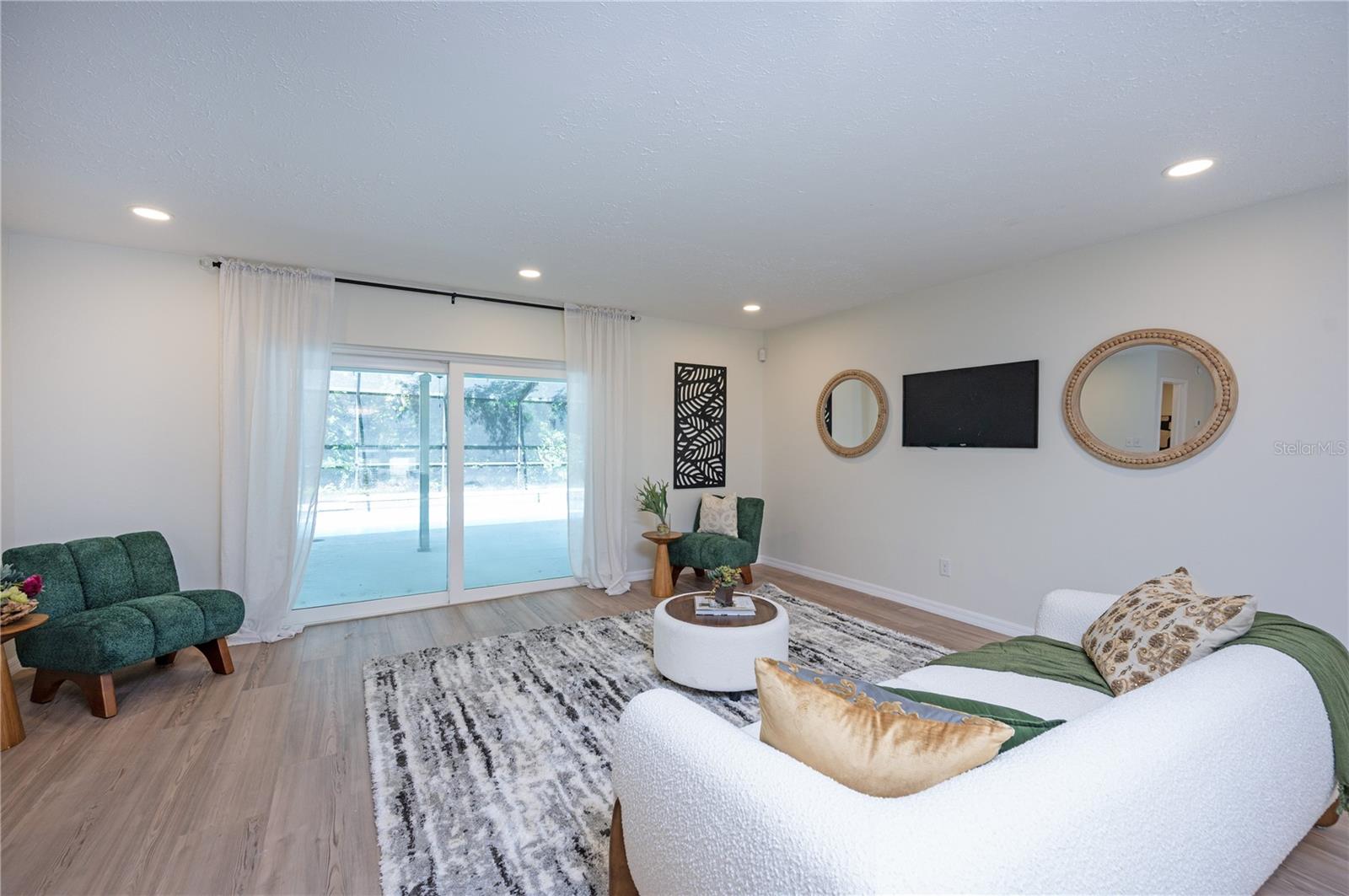 Listing photo id 2 for 4504 Grainary Avenue