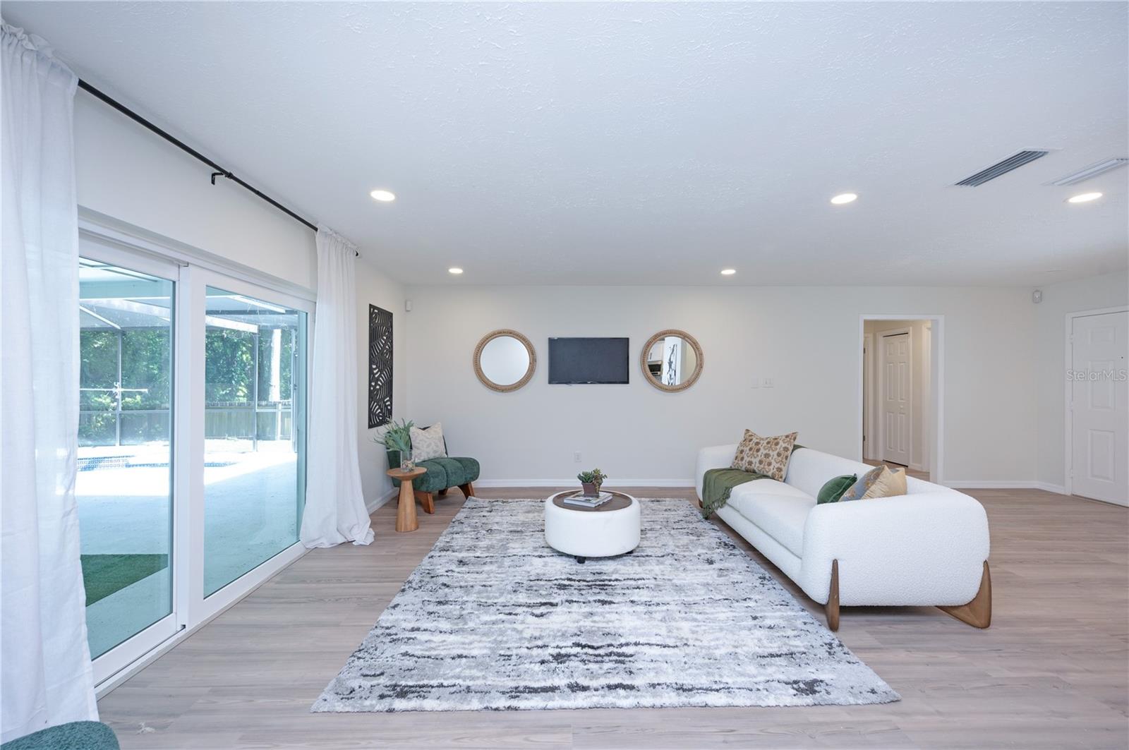 Listing photo id 5 for 4504 Grainary Avenue