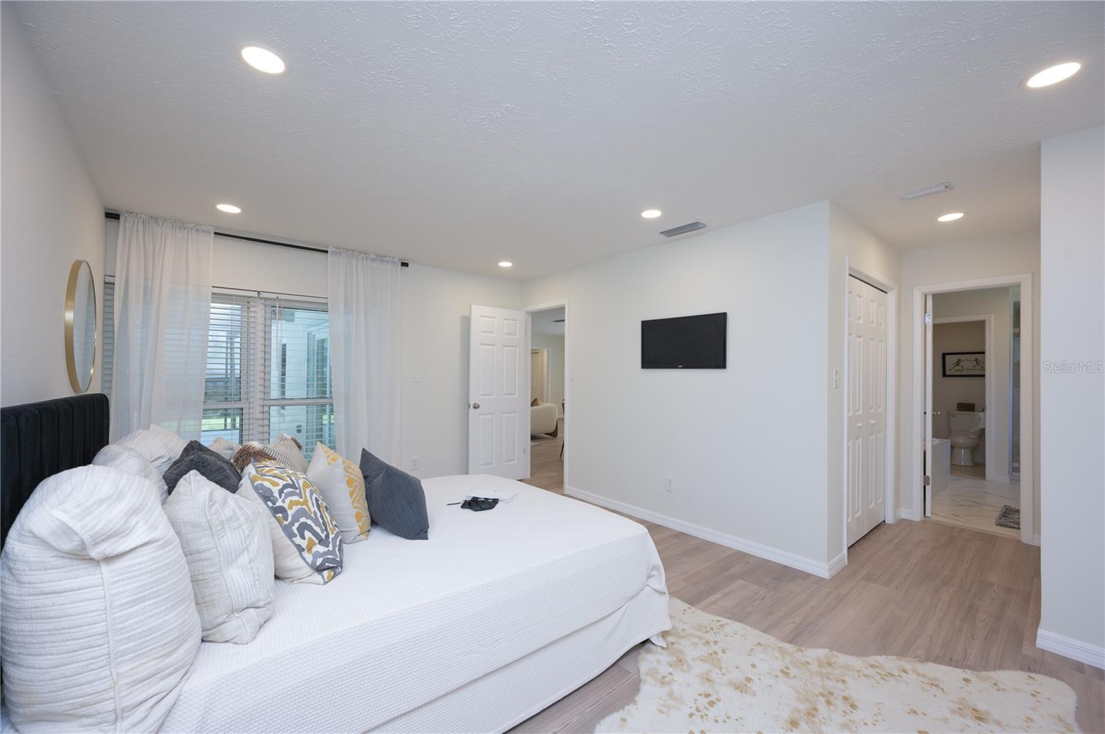 Listing photo id 7 for 4504 Grainary Avenue