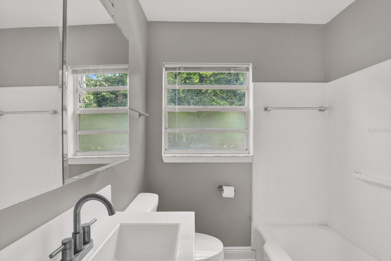 Image 18 of 33 For 10711 Seminole Drive N