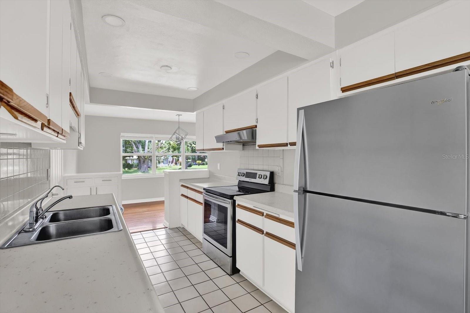 Image 21 of 33 For 10711 Seminole Drive N