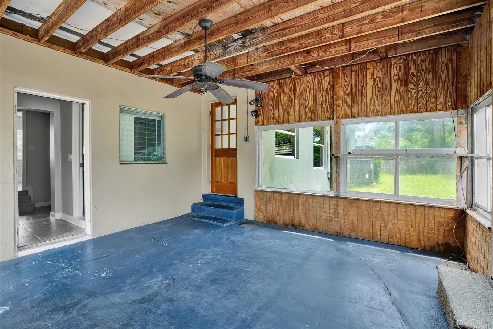 Image 22 of 33 For 10711 Seminole Drive N