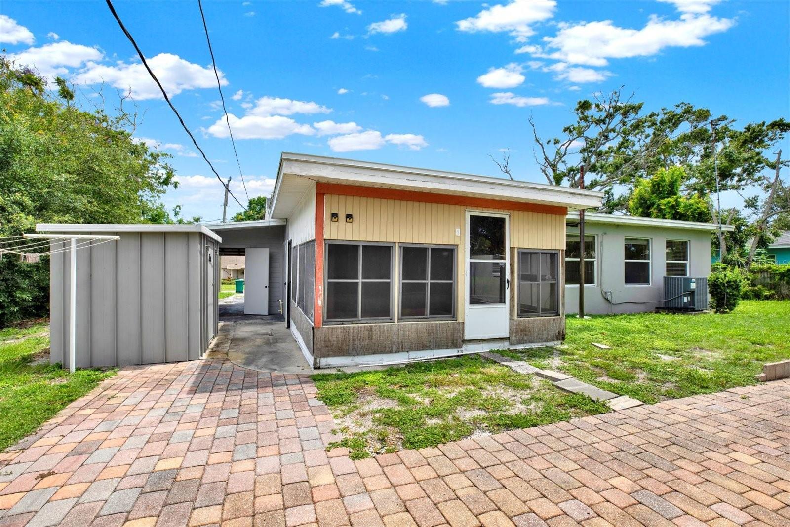 Image 23 of 33 For 10711 Seminole Drive N