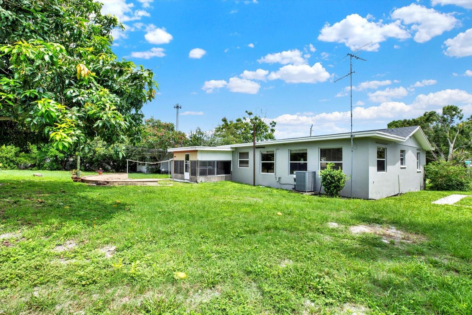 Image 24 of 33 For 10711 Seminole Drive N
