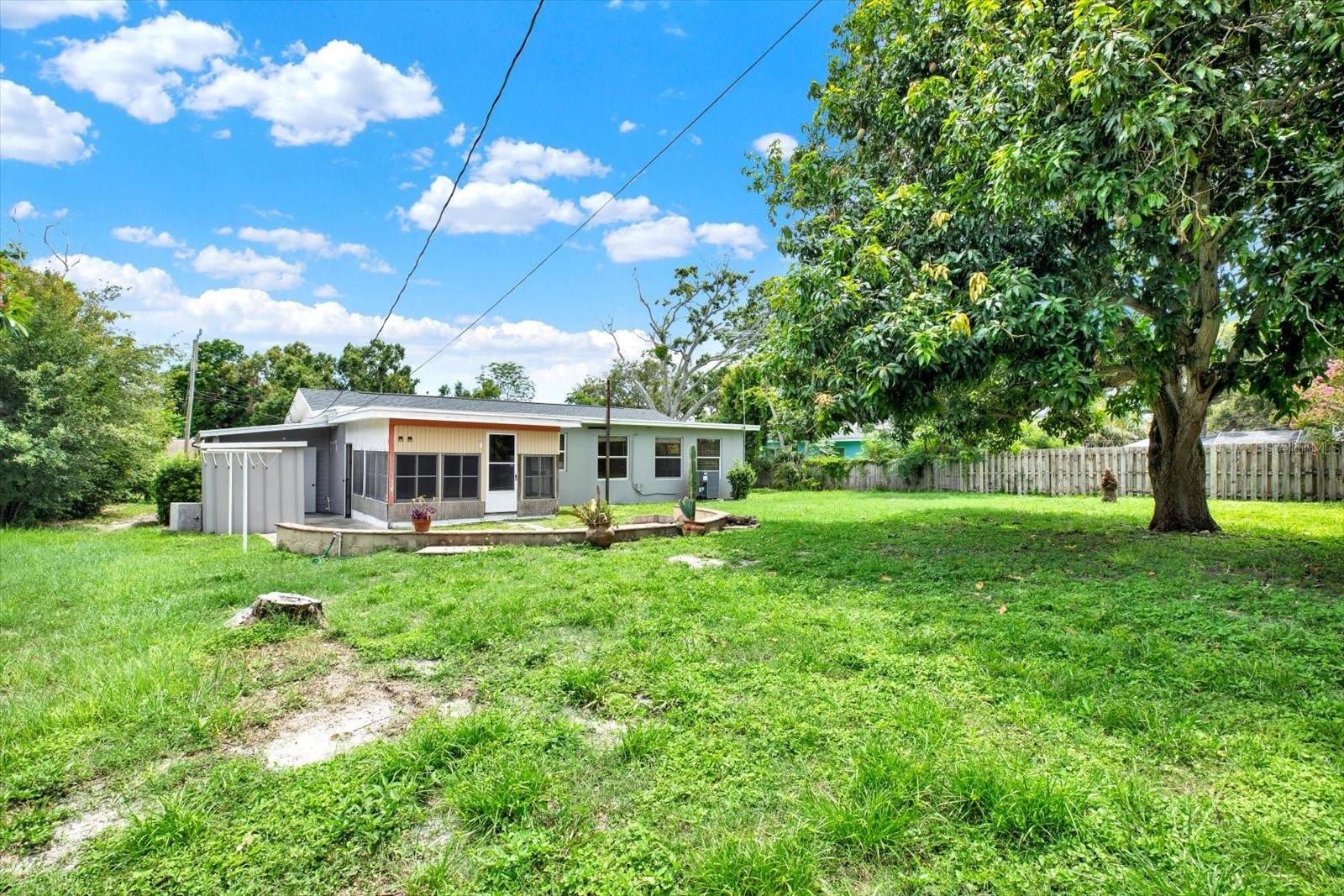Image 26 of 33 For 10711 Seminole Drive N