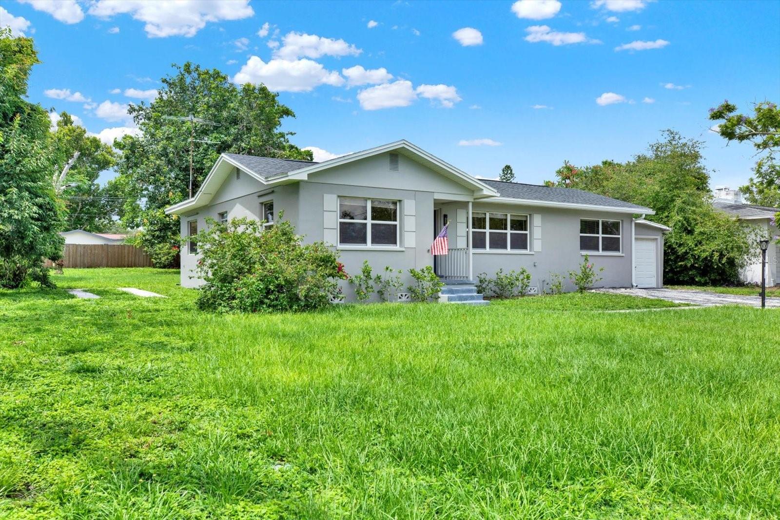 Image 28 of 33 For 10711 Seminole Drive N