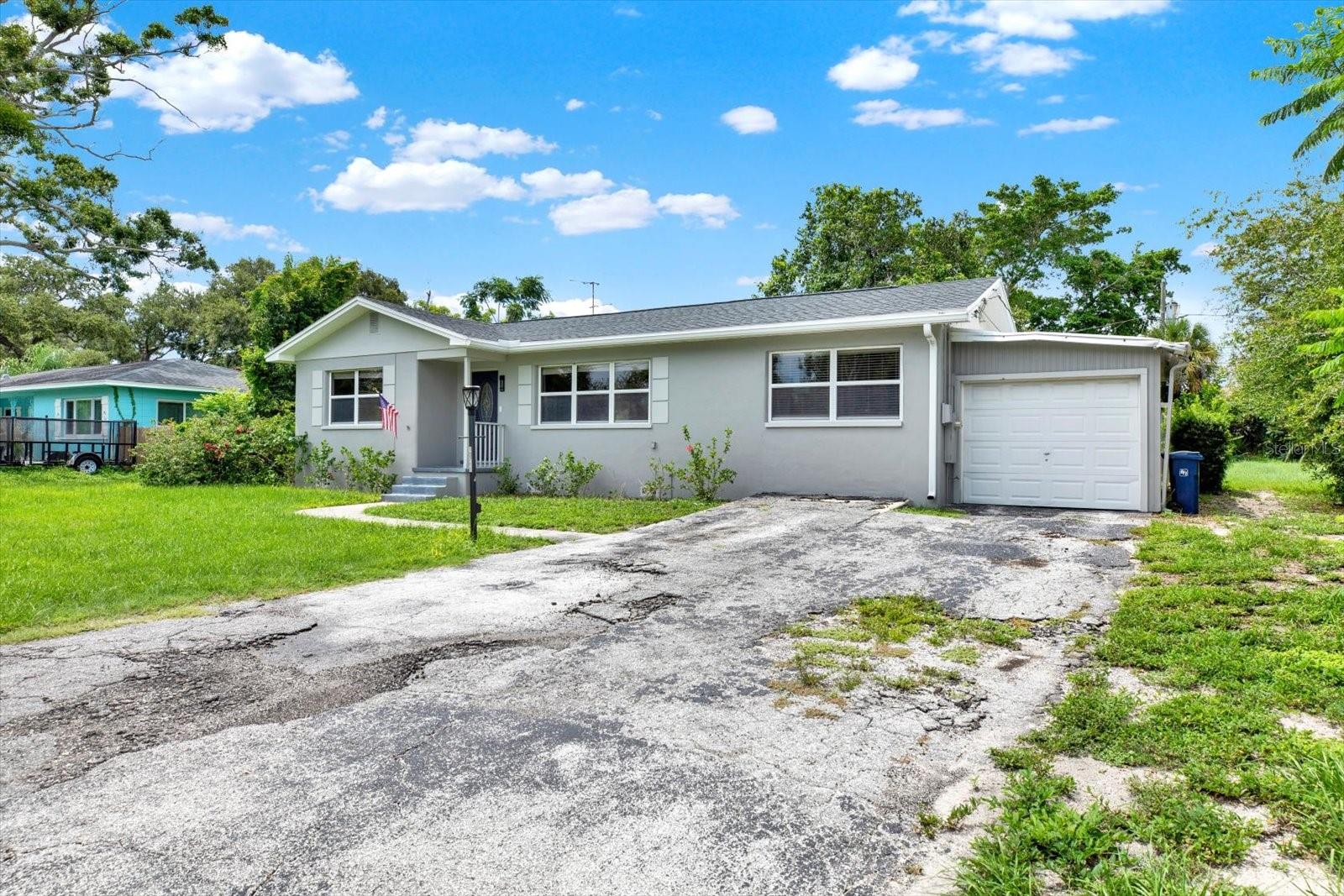 Image 29 of 33 For 10711 Seminole Drive N