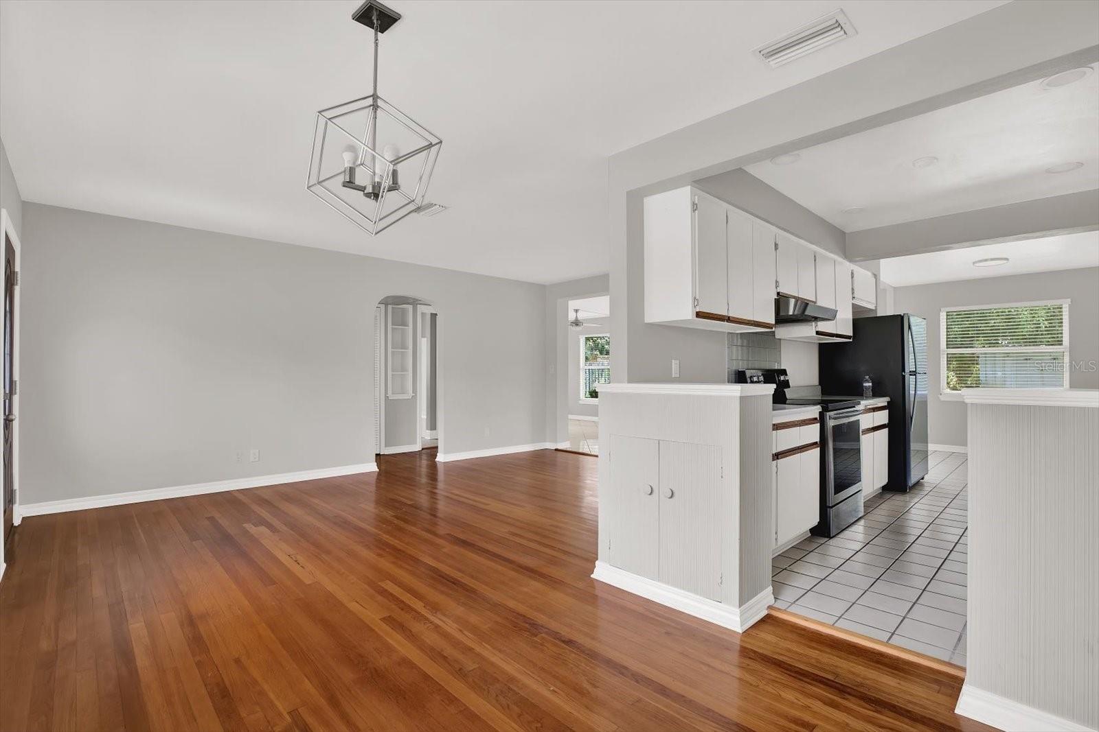 Image 3 of 33 For 10711 Seminole Drive N