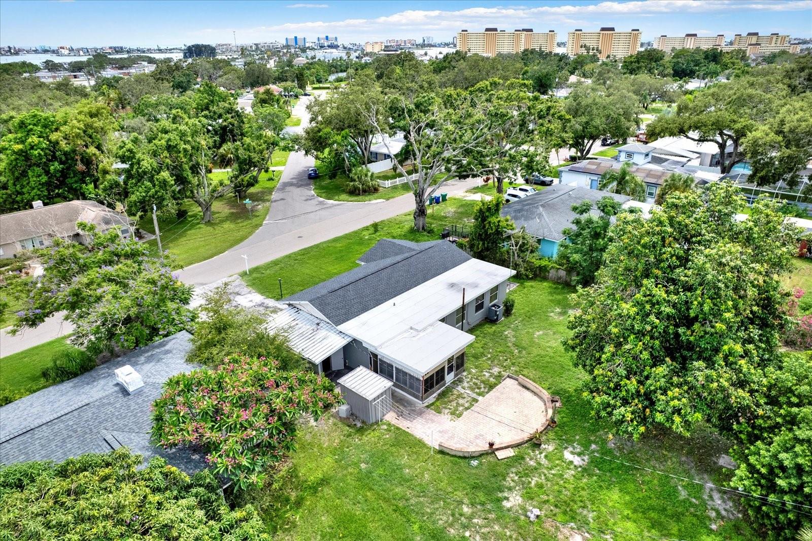 Image 31 of 33 For 10711 Seminole Drive N
