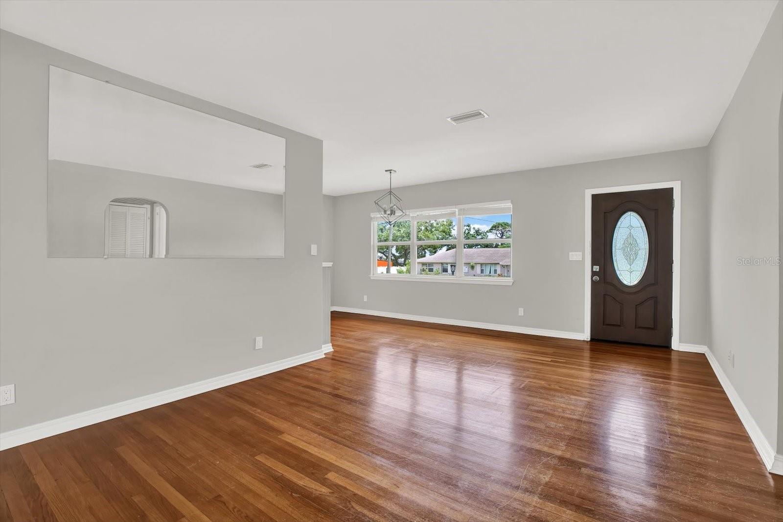 Image 5 of 33 For 10711 Seminole Drive N