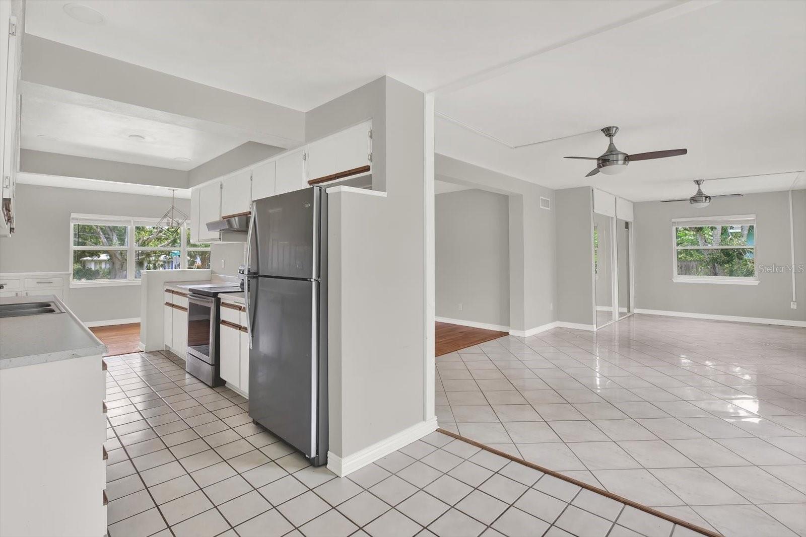 Image 7 of 33 For 10711 Seminole Drive N