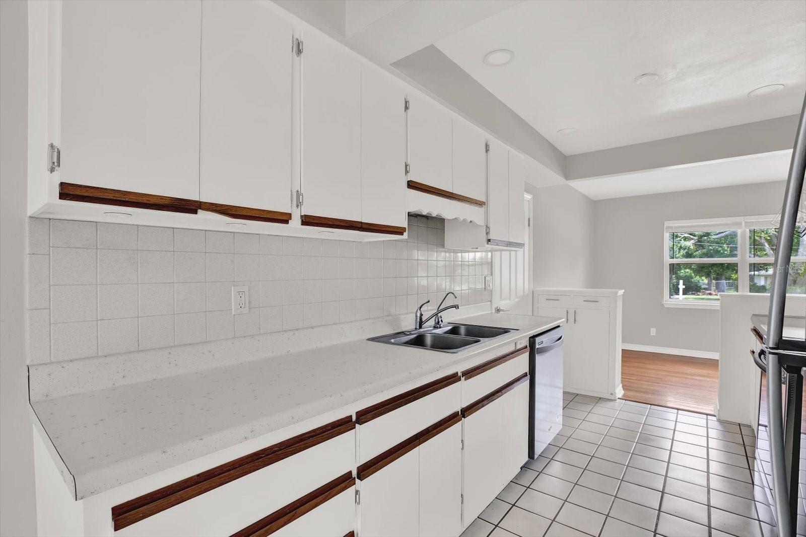 Image 8 of 33 For 10711 Seminole Drive N