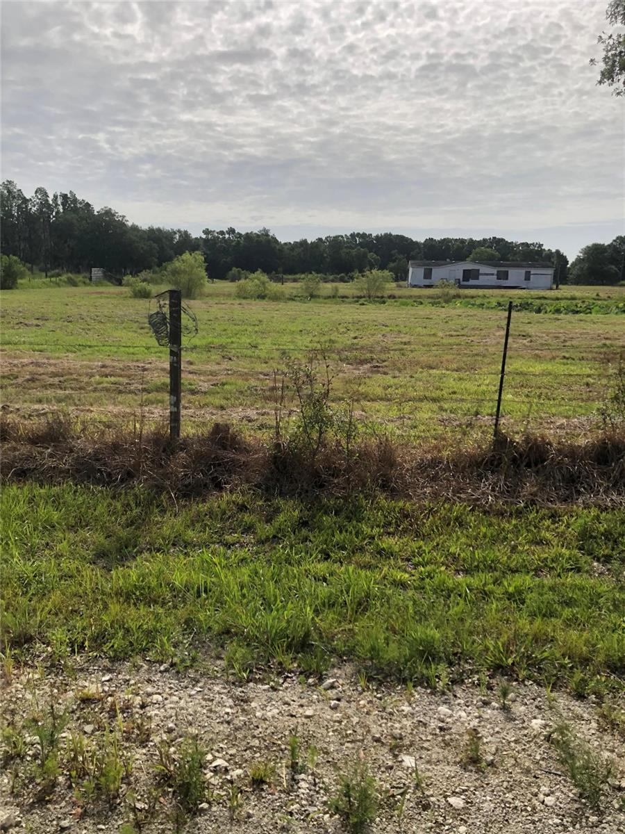 Listing photo id 4 for 2012 Engessor Road