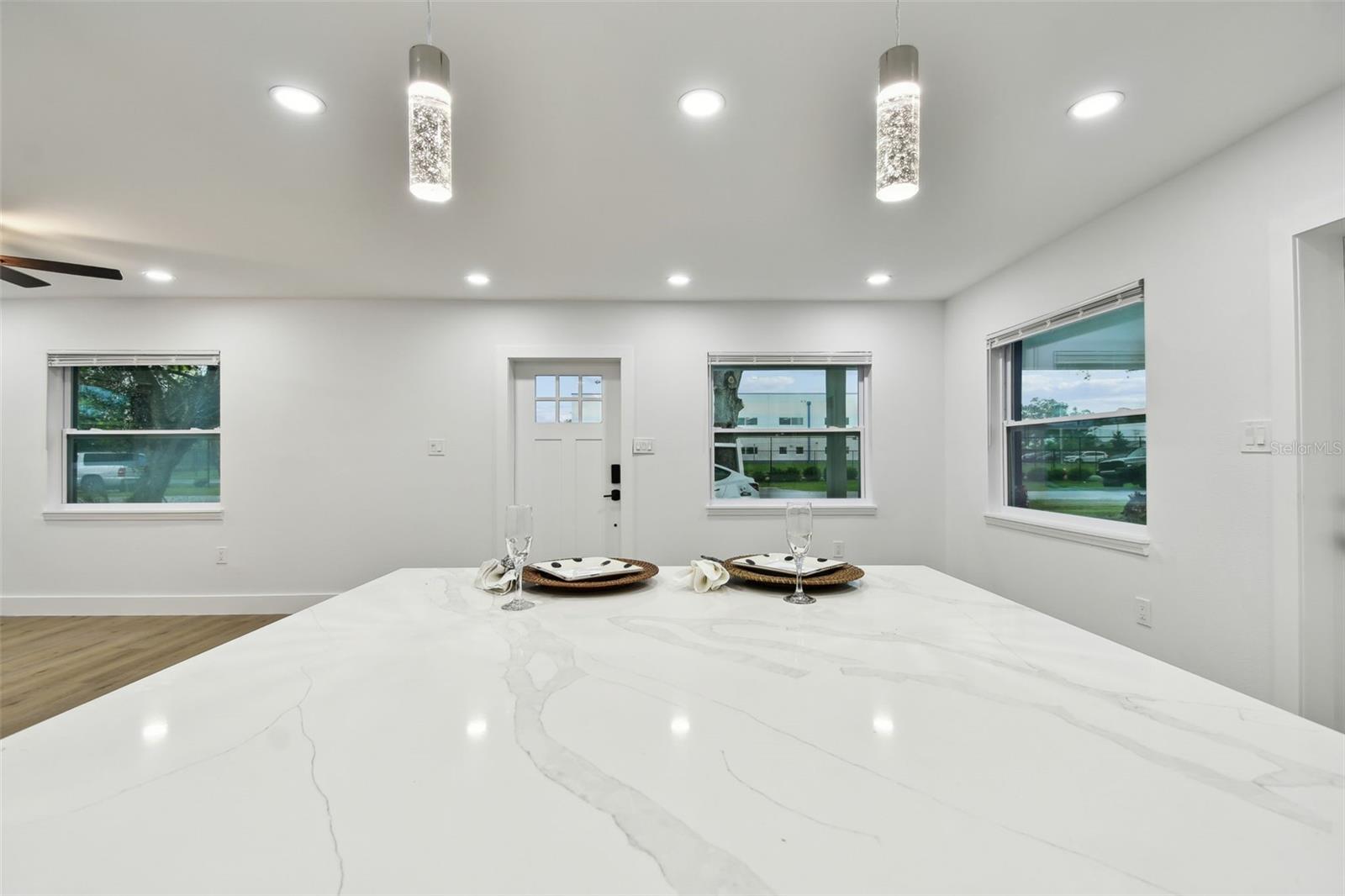 Image 12 of 30 For 824 15th Avenue Drive E