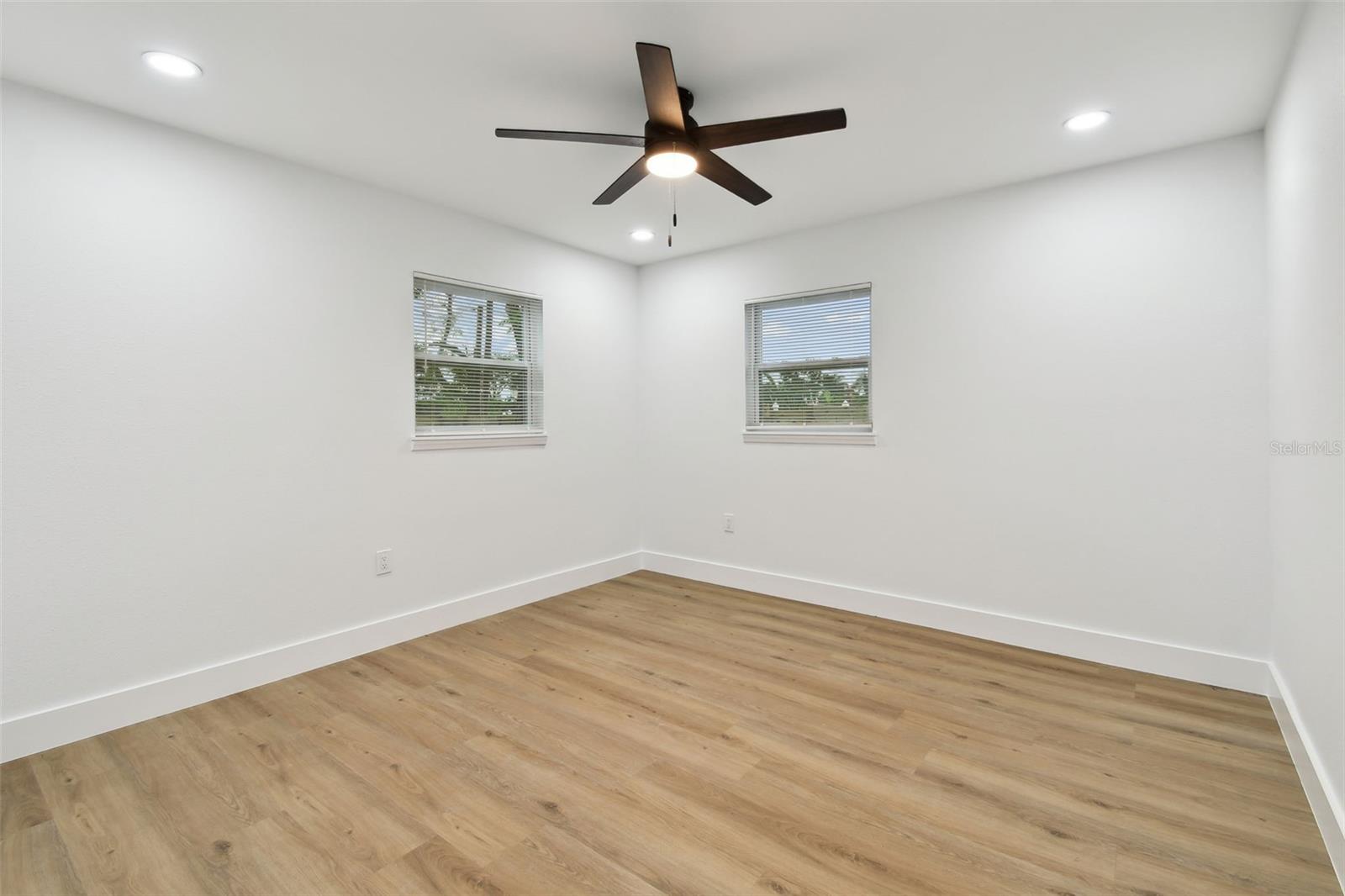 Image 18 of 30 For 824 15th Avenue Drive E