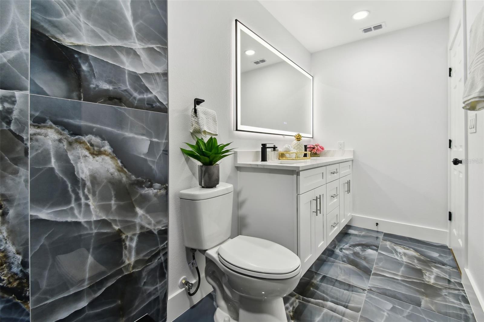 Image 20 of 30 For 824 15th Avenue Drive E