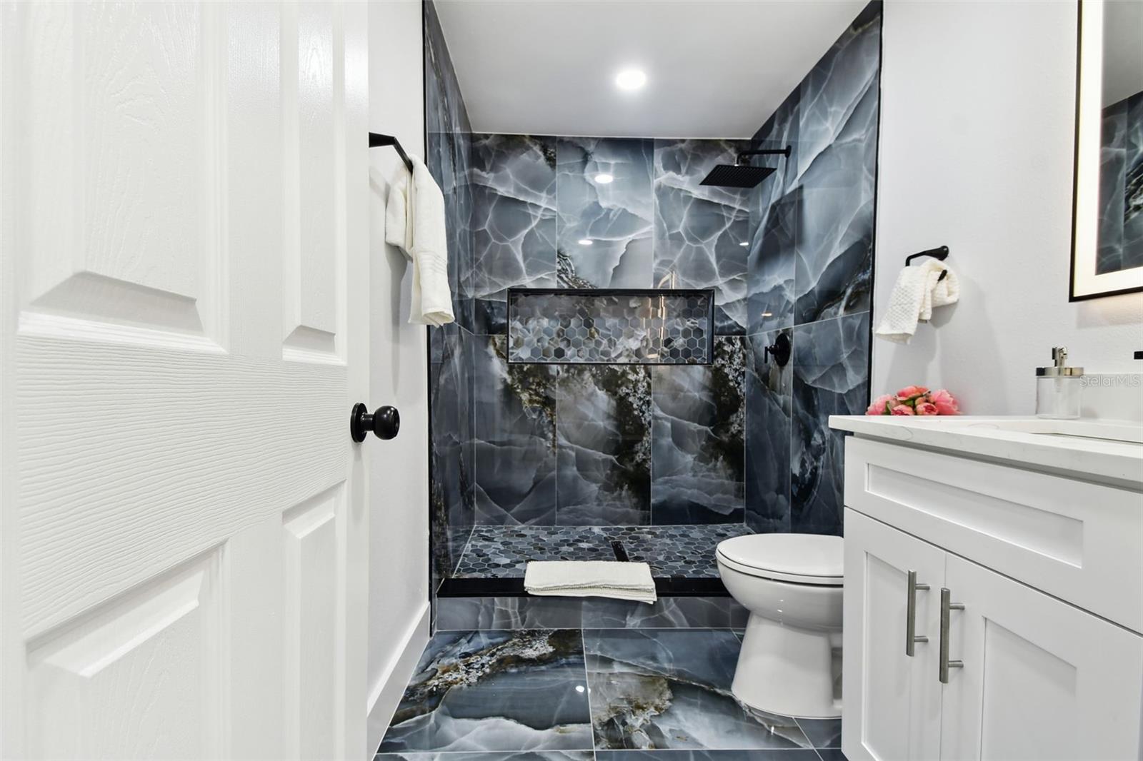 Image 21 of 30 For 824 15th Avenue Drive E