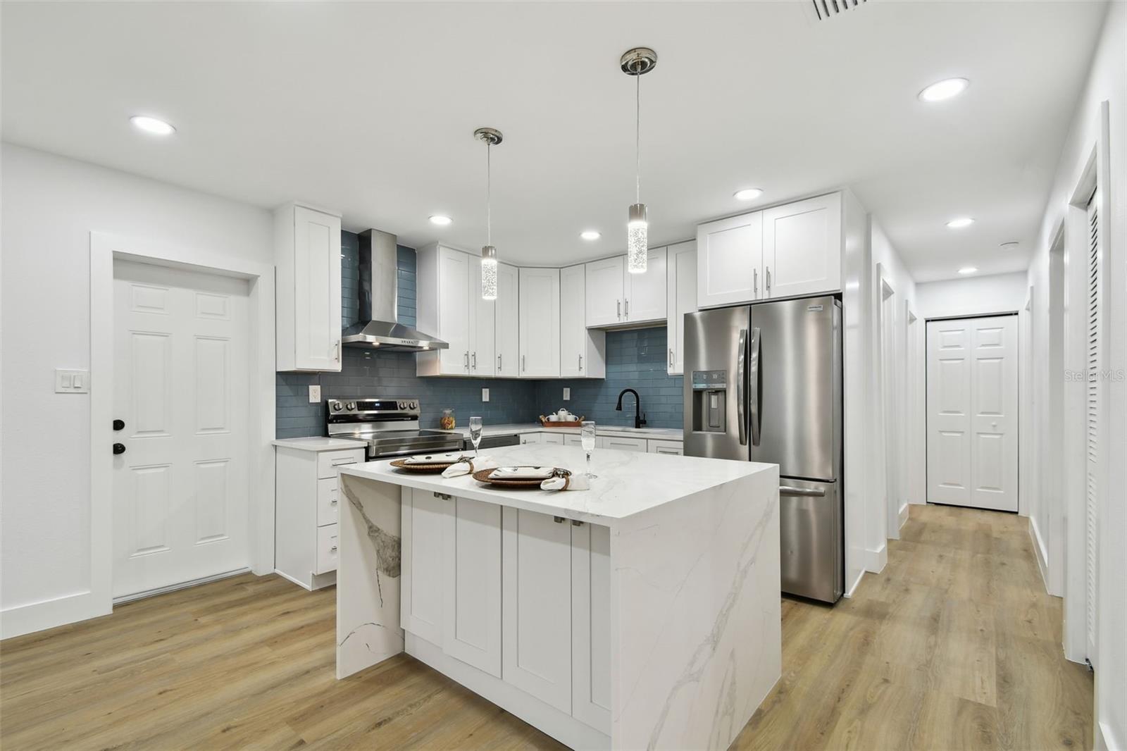 Image 8 of 30 For 824 15th Avenue Drive E
