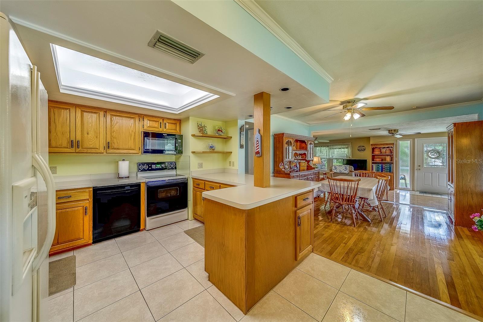 Image 17 of 76 For 1677 Pasadena Drive
