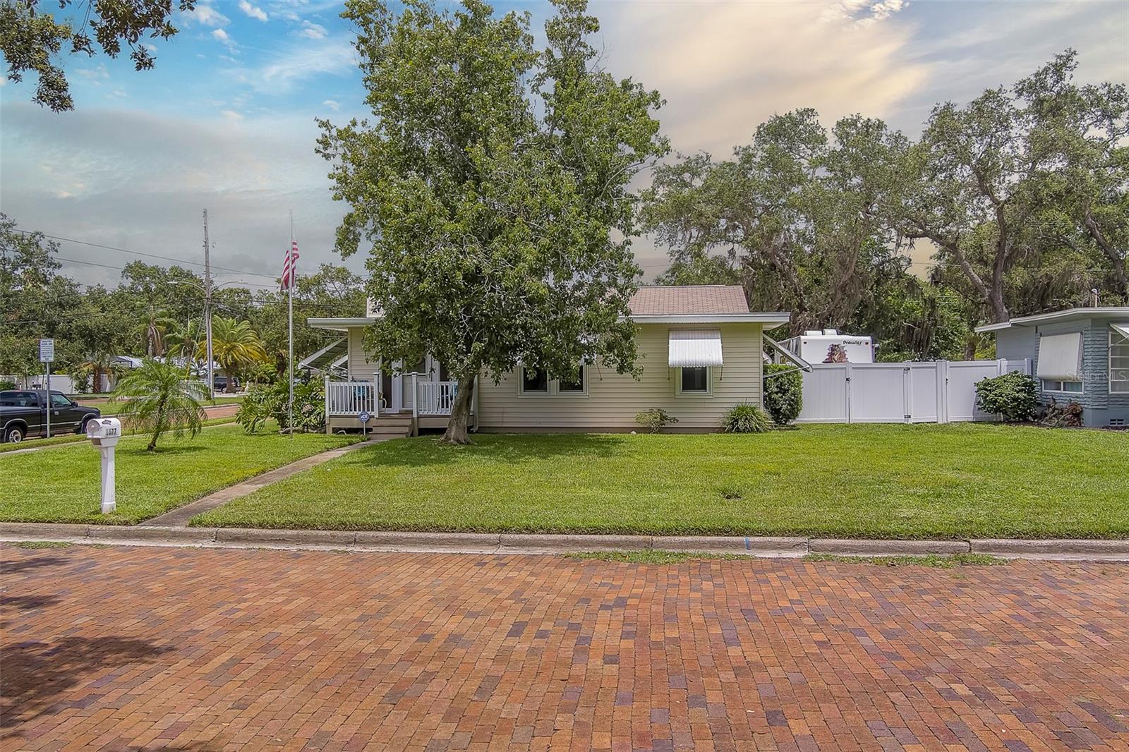 Image 53 of 76 For 1677 Pasadena Drive