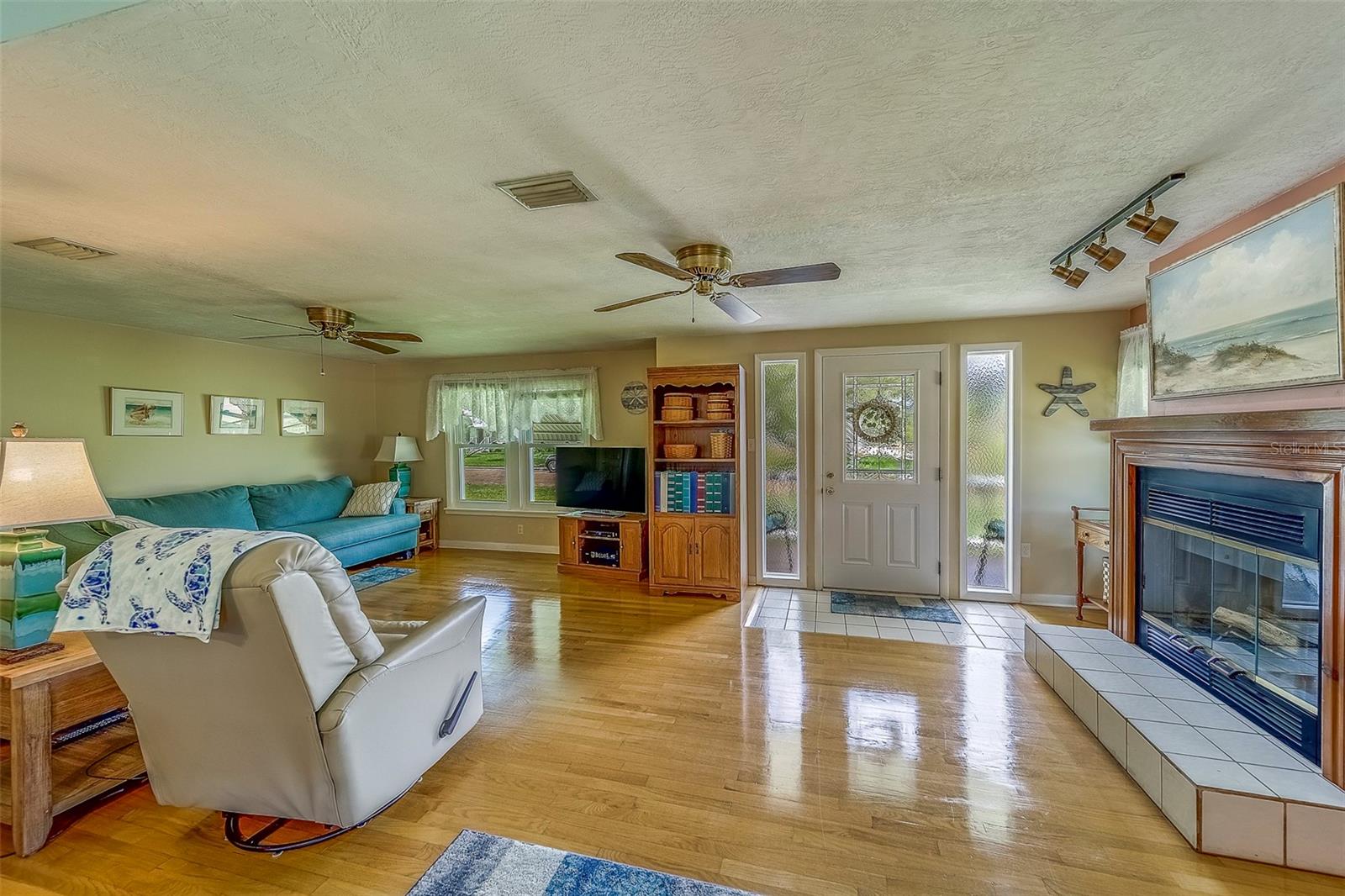 Image 7 of 76 For 1677 Pasadena Drive