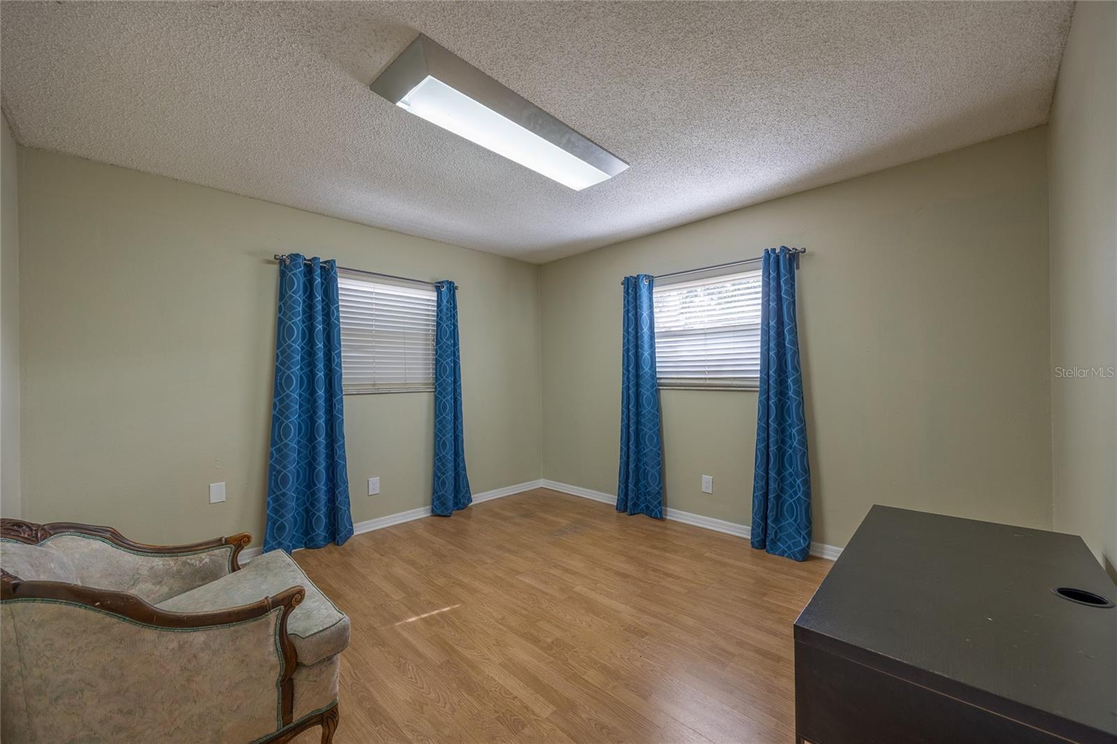 Listing photo id 13 for 5712 20th Avenue S